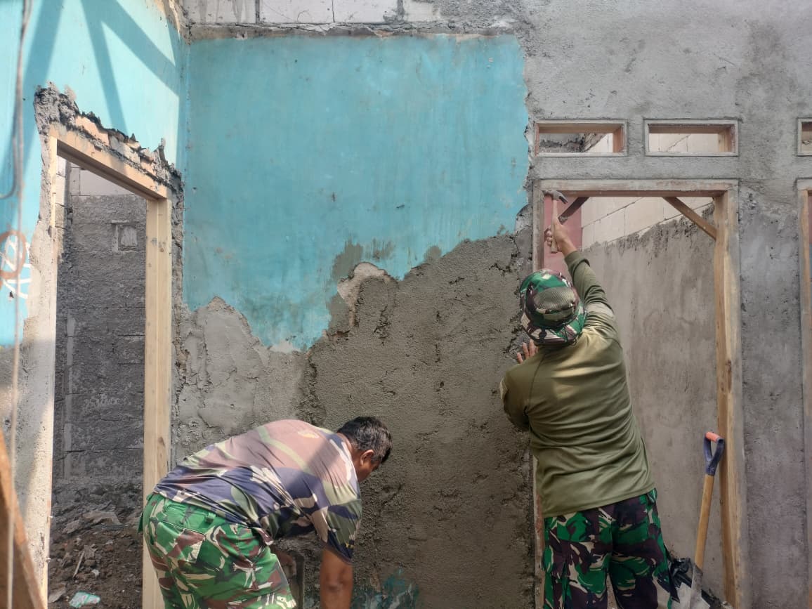 Pembangunan Hunian Layak Bapak Safi’i Dengan Semangat Gotong Royong TMMD Pembangunan Hunian Layak Bapak Safi’i Dengan Semangat Gotong Royong TMMD