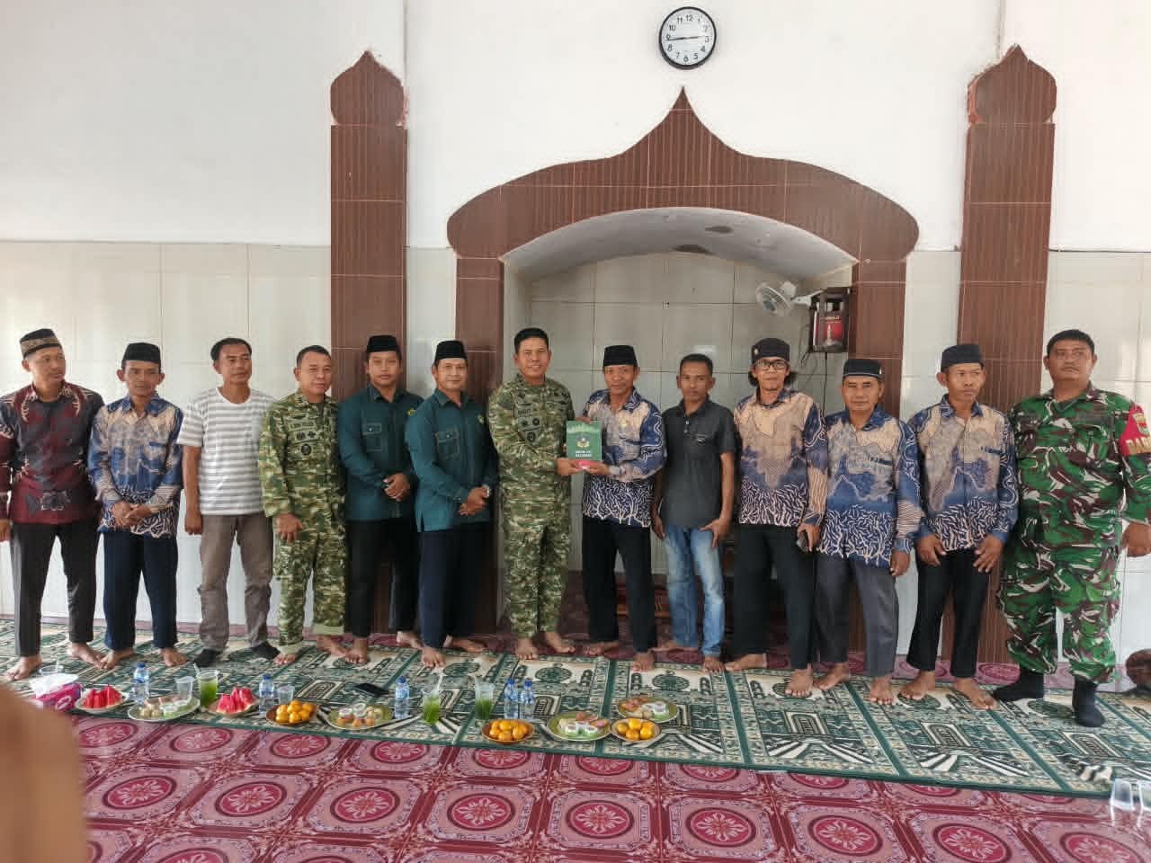 Komandan Kodim 0427 Perkuat Sinergi dengan Warga Lewat Renovasi Masjid