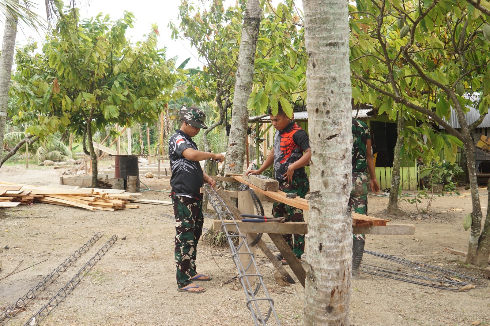 Kolaborasi Antara TNI dan Warga Dalam Program Pembangunan Sehat di Bengkulu Kolaborasi Antara TNI dan Warga Dalam Program Pembangunan Sehat di Bengkulu