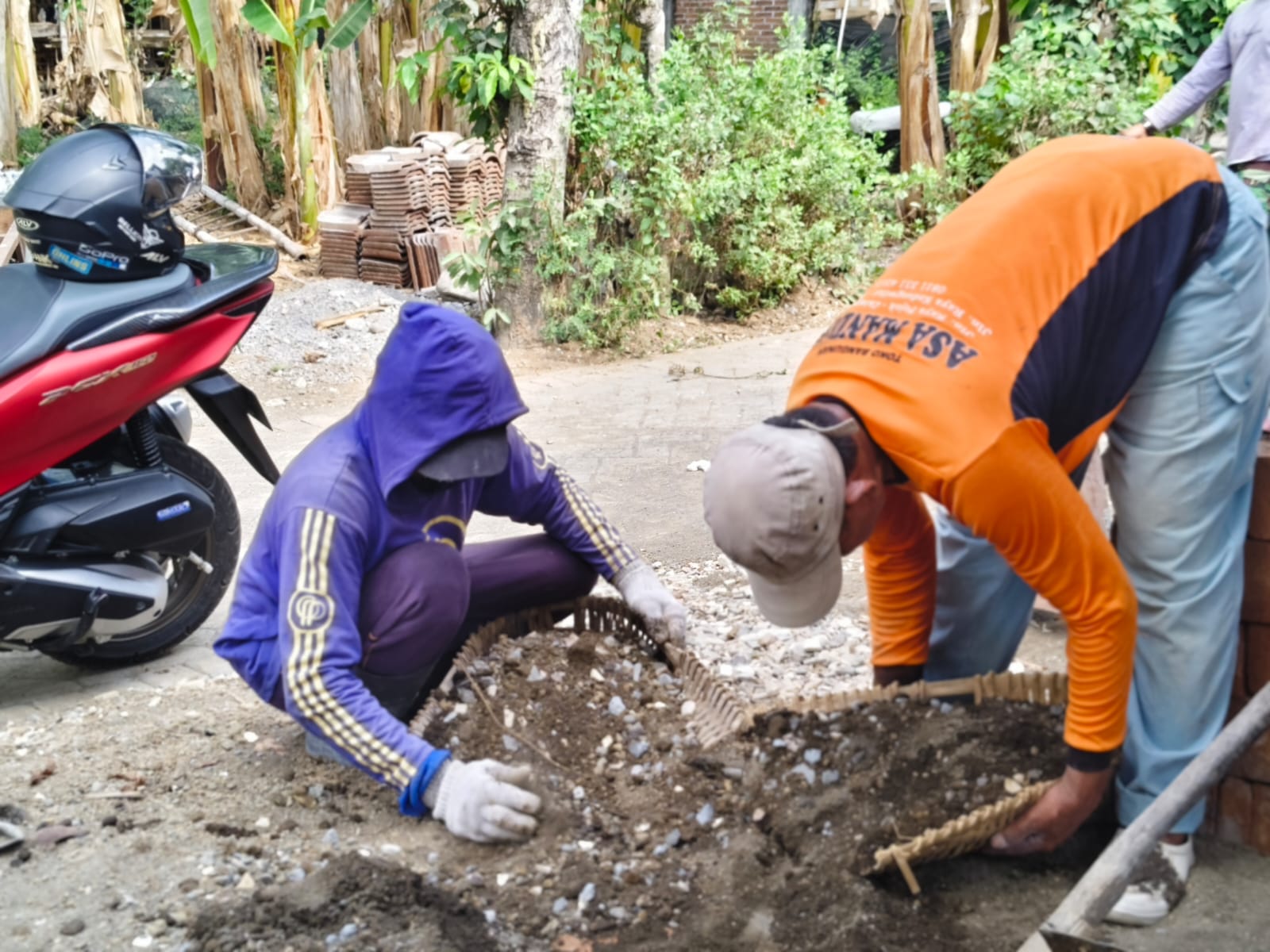 Proyek Jambanisasi Ibu Siti Suriah Mendekati Penyelesaian di Tulungagung