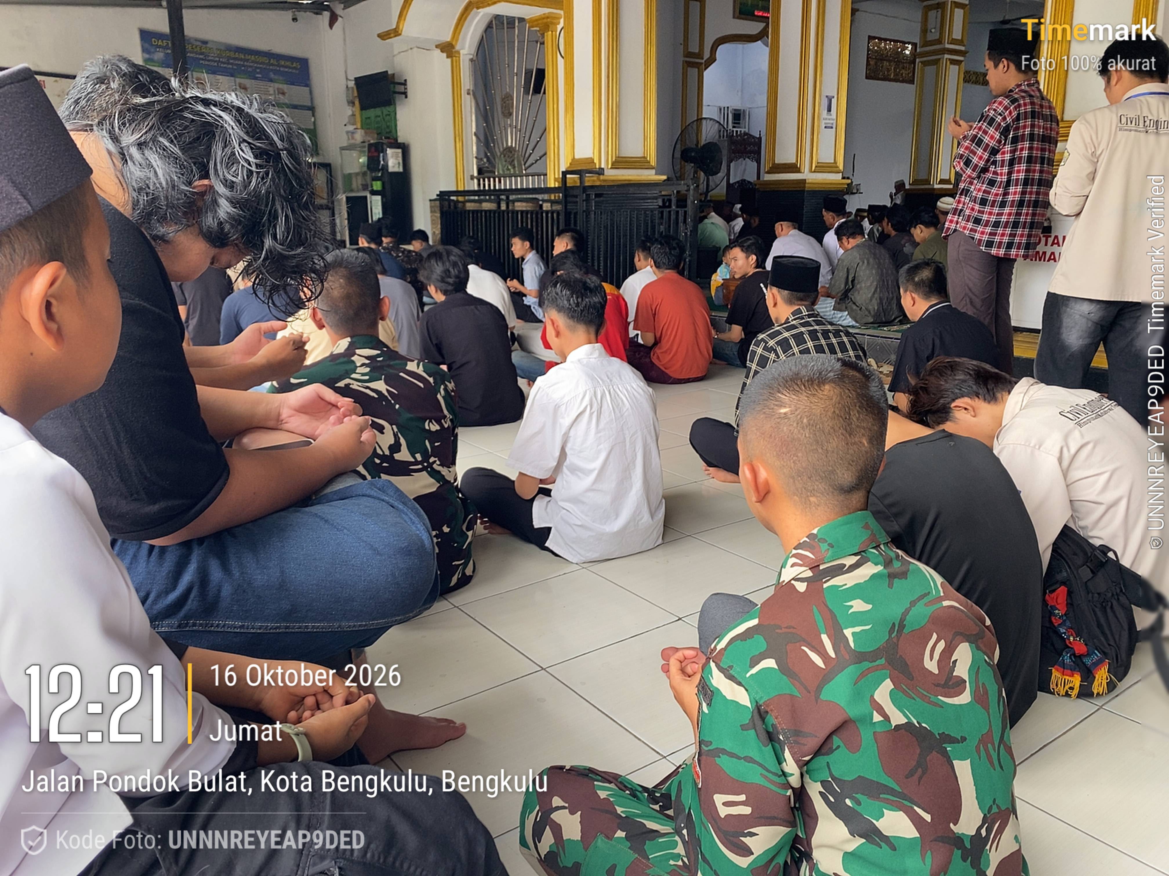 Masjid Kandang Limun Makin Ramai, Satgas TMMD ke-130 Kodim 0407/Kota Bengkulu Berbaur Bersama Warga