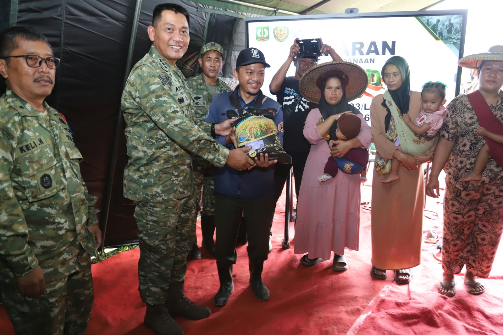 Tim Pengawas Evaluasi Sterad Tinjau Program TMMD ke-130 di Citorek Barat