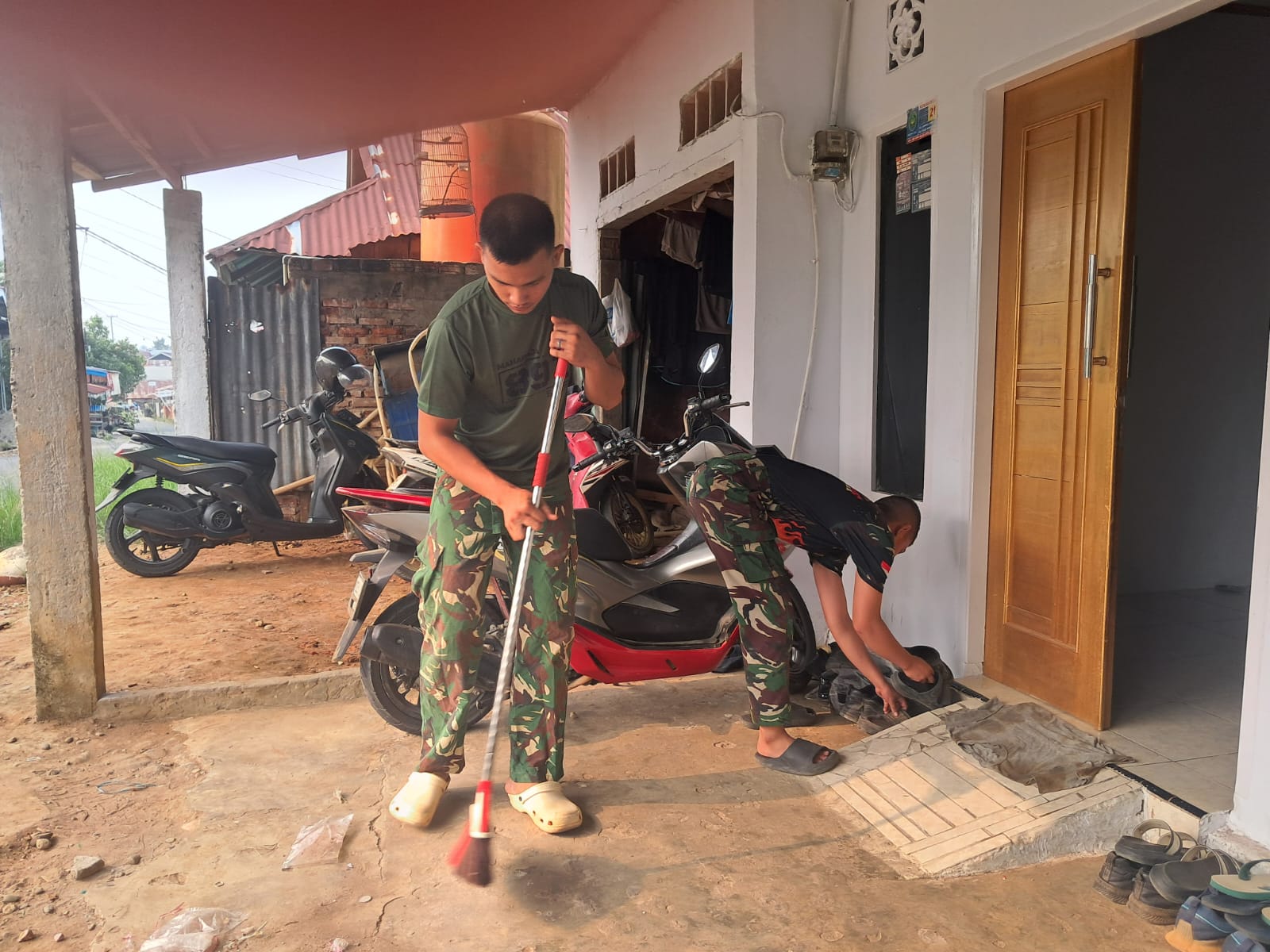 Ibu Hani Ceritakan Kehangatan Kehadiran Prajurit TMMD di Lingkungannya