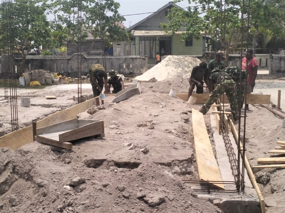 Dedikasi Satgas TMMD ke-130 dalam Membangun Fondasi RTLH di Umiyal