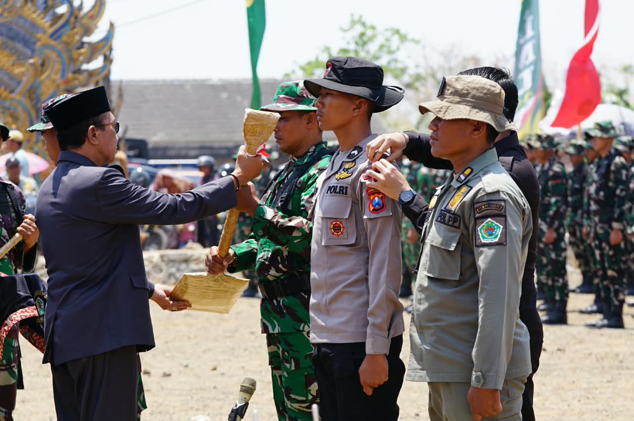 Kolaborasi TNI dan Warga Dalam TMMD ke-130 Memperkuat Kebersamaan di Pamekasan