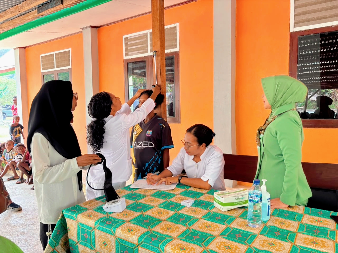 Kesehatan Warga Jadi Fokus, Persit KCK Kodim Mansel Gelar Pendataan Bersama Puskesmas