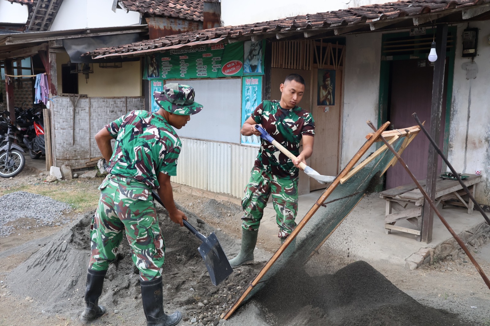 TMMD ke-130: Jamban untuk Kesehatan dan Kebersihan Lingkungan