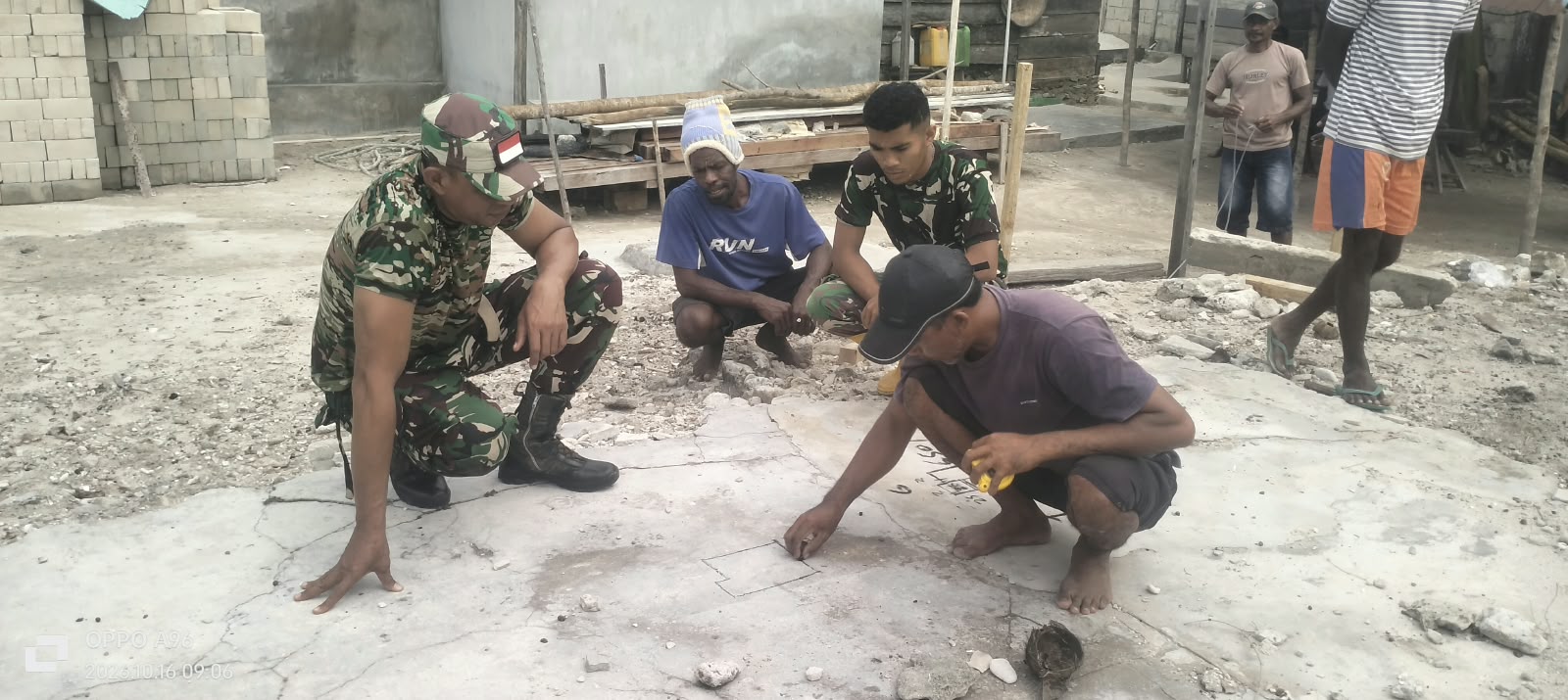 Keterlibatan Masyarakat dalam TMMD ke-130 di Halmahera: Semangat Bersama Keterlibatan Masyarakat dalam TMMD ke-130 di Halmahera: Semangat Bersama
