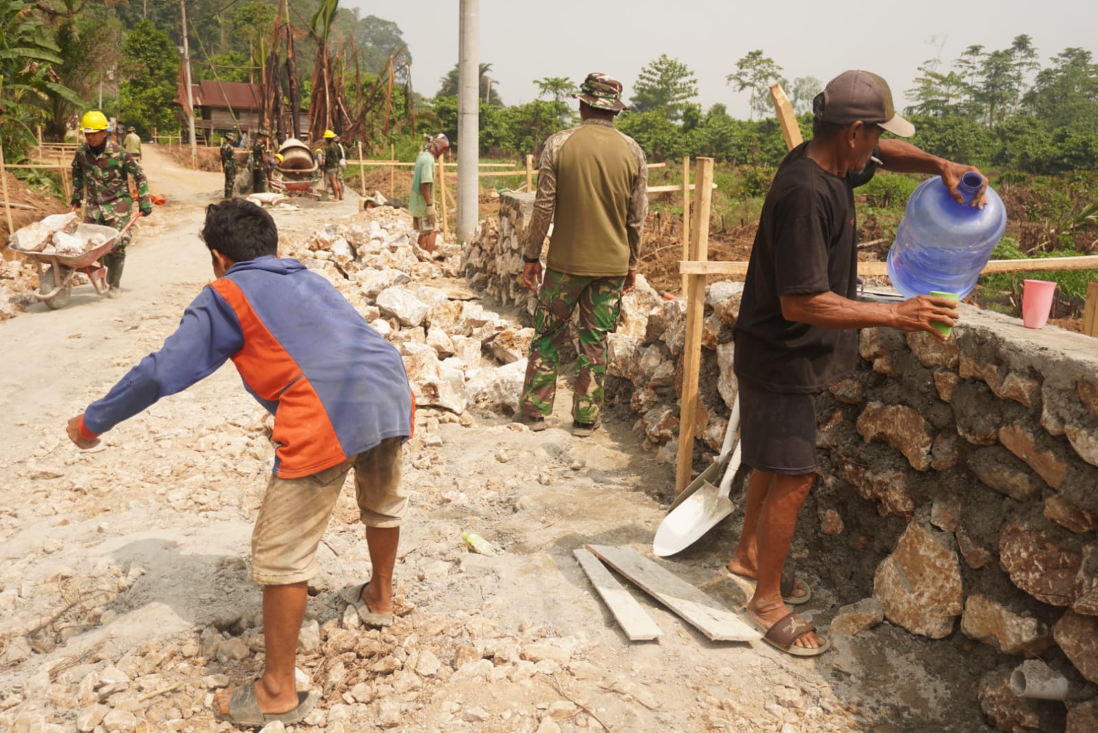 Satgas TMMD ke-130 Kodim 1403/Palopo Pacu Peningkatan Jalan, Progres Capai 28,13 Persen