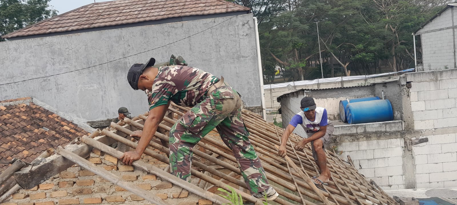 Satgas TMMD ke-130 Fasilitasi Rehabilitasi Rumah Keluarga Syafei di Tangerang