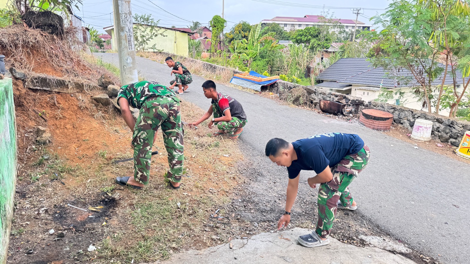 TMMD ke-130 Kodim 0407/Kota Bengkulu: Sinergi TNI dan Warga dalam Kebersihan Lingkungan