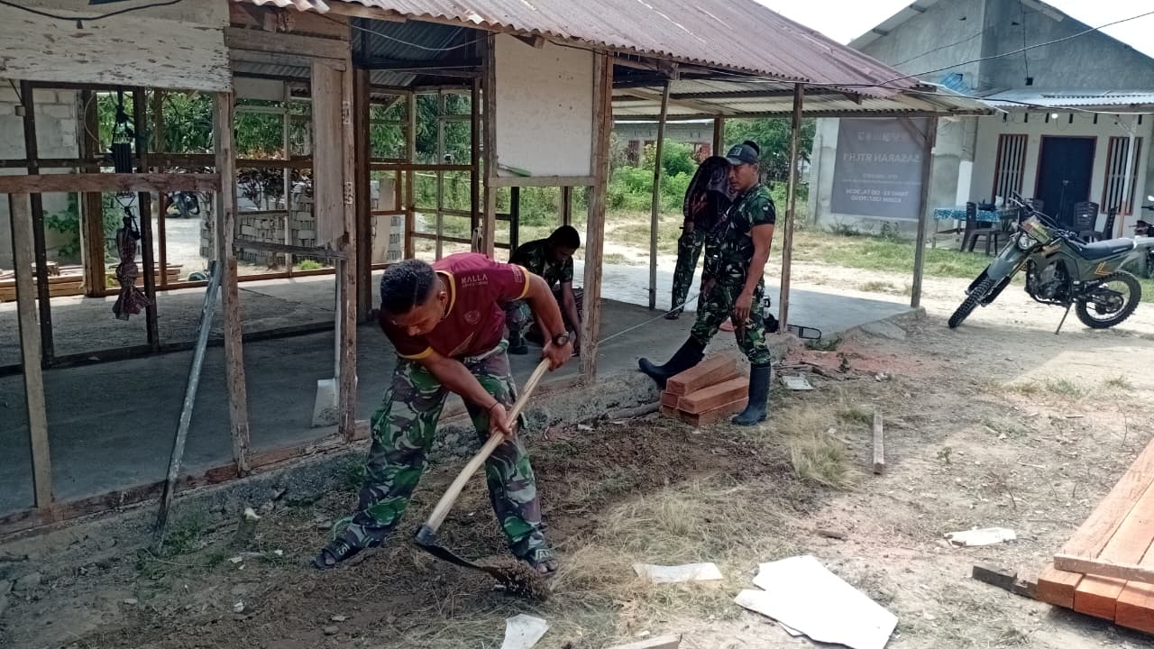 Proyek RTLH: Satgas TMMD Bersinergi Gali Pondasi Rumah Arianto Atan