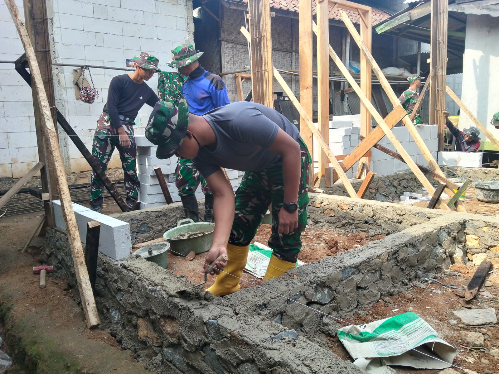 Pembangunan Rumah Rumdayah: TMMD ke-130 Tampilkan Kepedulian Terhadap Warga Citorek Barat