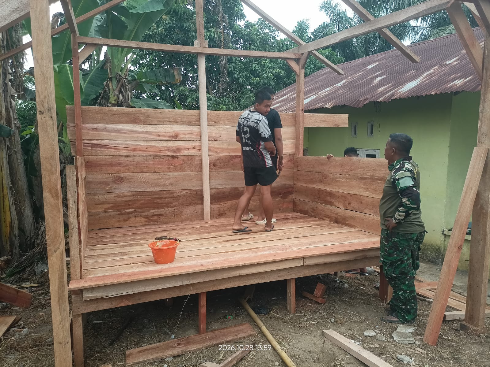 Membangun Pos Kamling untuk Tingkatkan Keamanan Warga di Kandang Limun