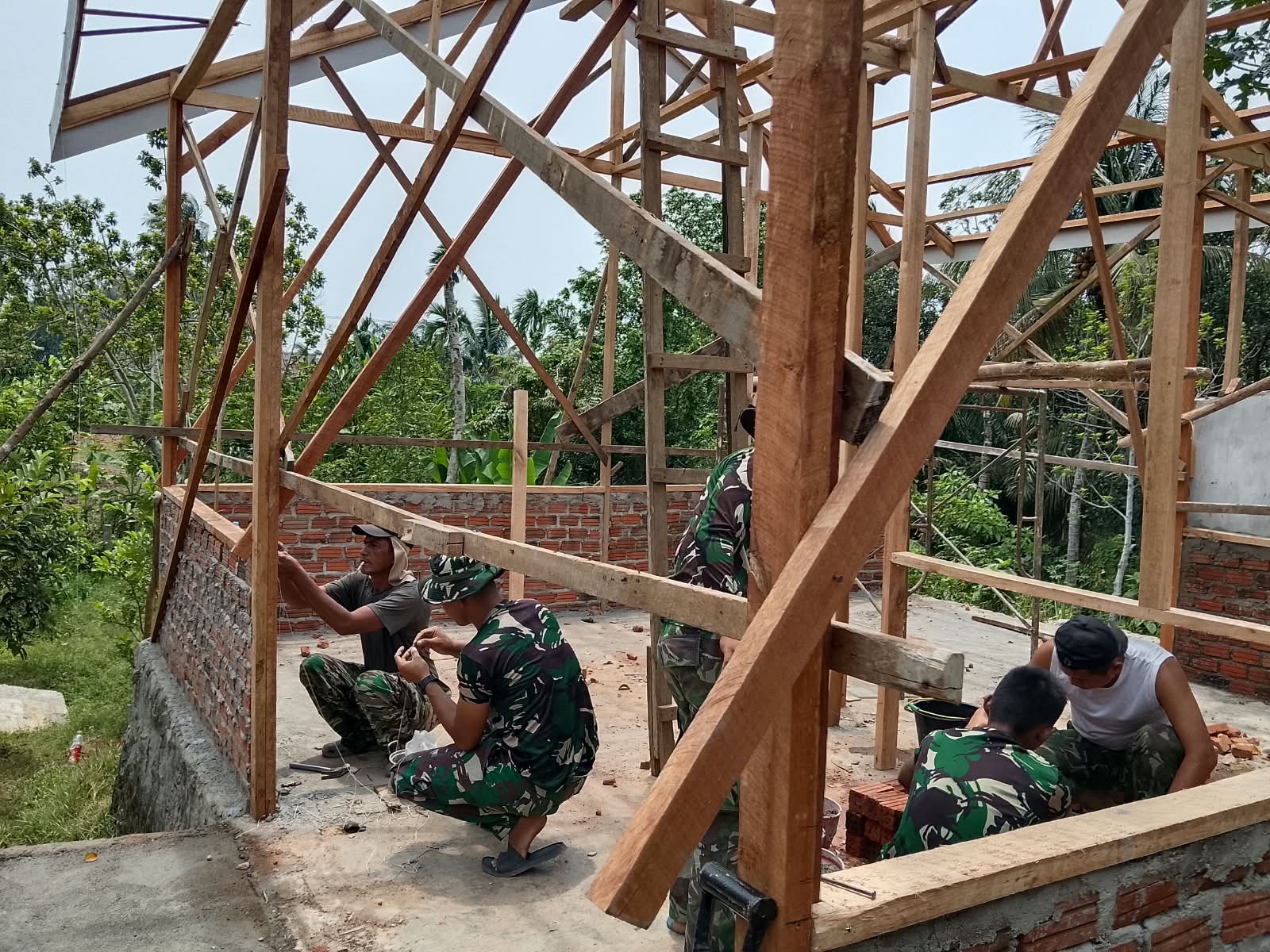 Satgas TMMD ke-130 TNI: Pembangunan Rumah Sebagai Bentuk Pengabdian Sosial