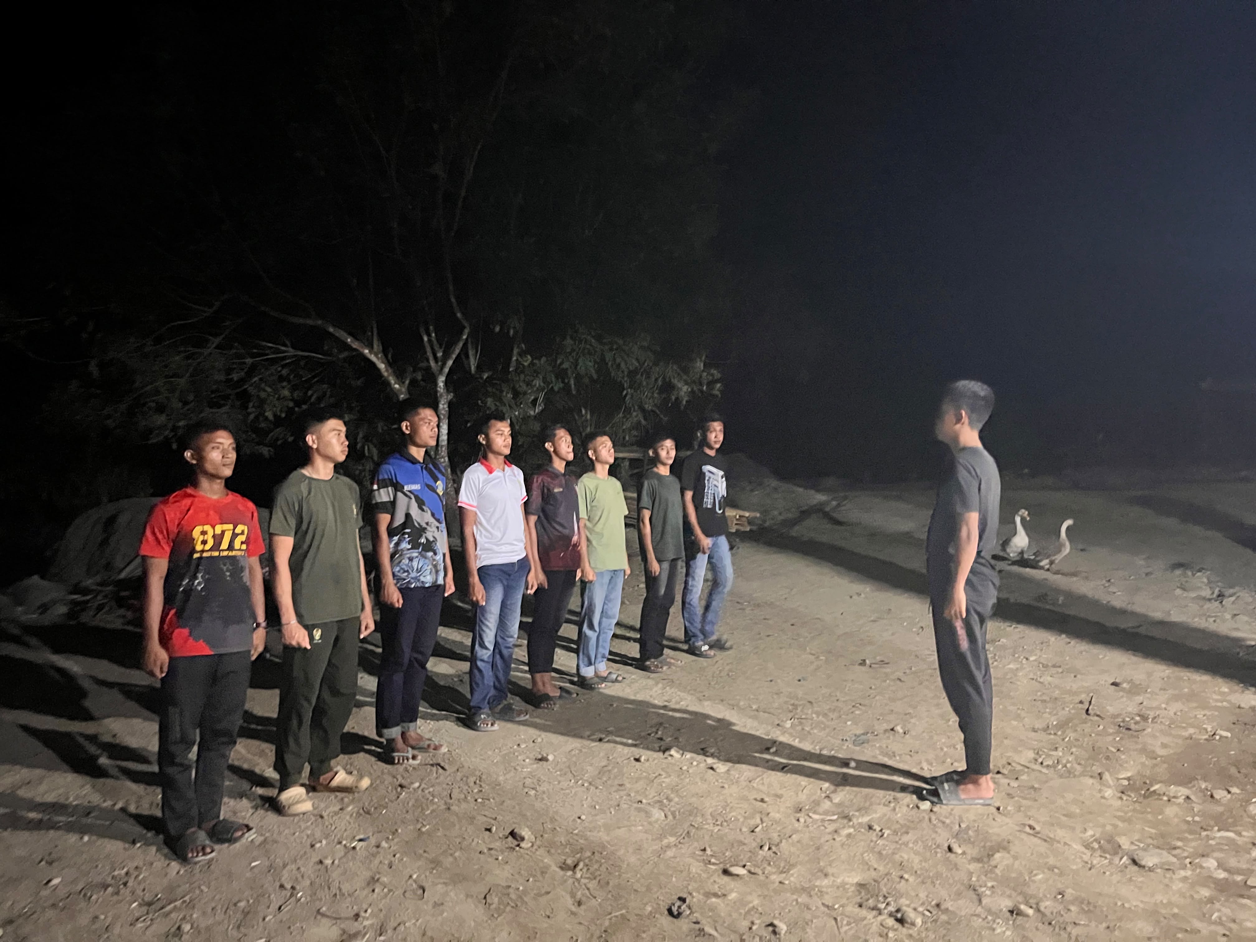 Satgas TMMD ke-130 Tingkatkan Disiplin dengan Apel Malam Rutin di Luwu Timur