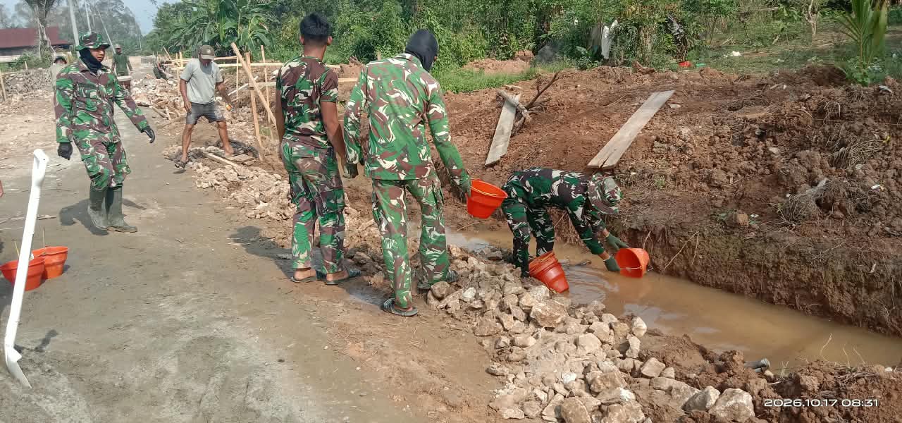 Kemenungan TNI dan Komunitas Perkuat Infrastruktur Desa di Luwu Timur