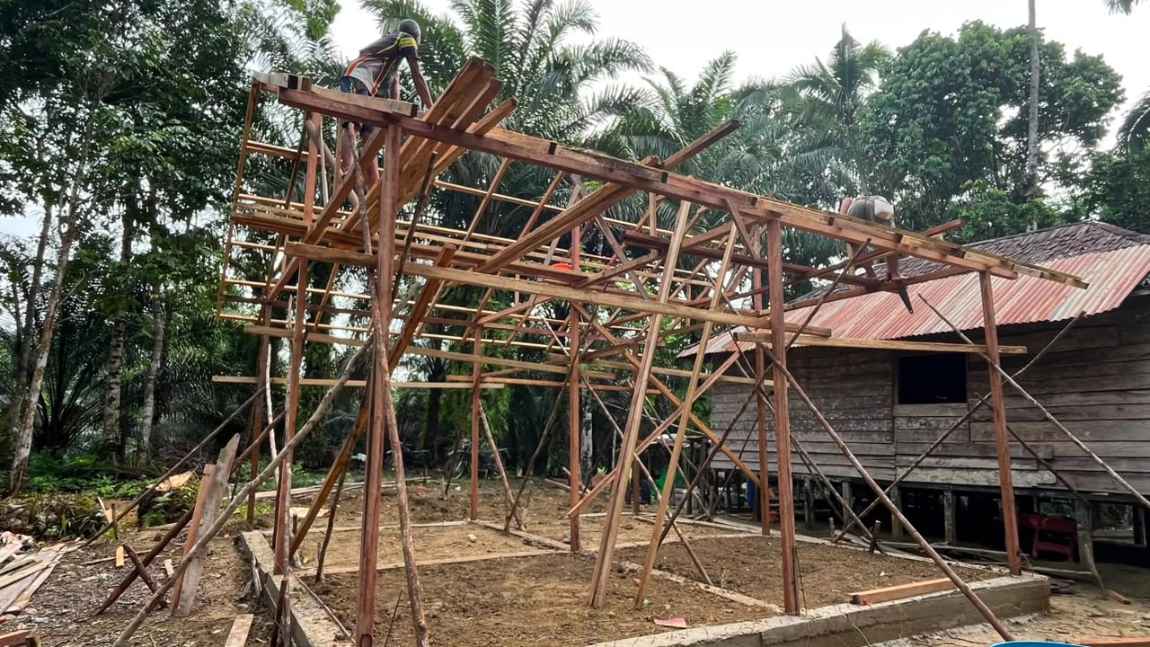 Kerangka Rumah Kian Nyata, Satgas TMMD Ke-130 Kodim 1210/Landak Terus Percepat Pembangunan RTLH