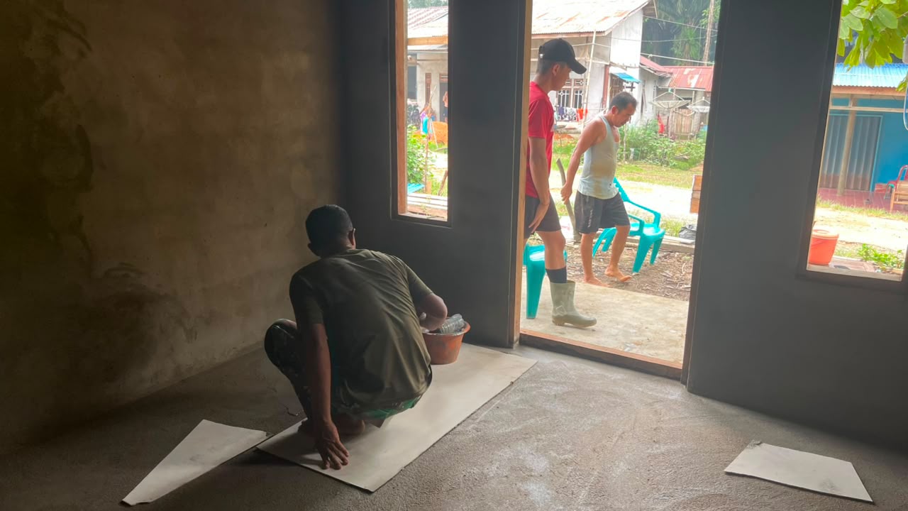 Satgas TMMD Ke-130 Perkuat Kualitas Pembangunan Rumah Ibu Soanim di Landak