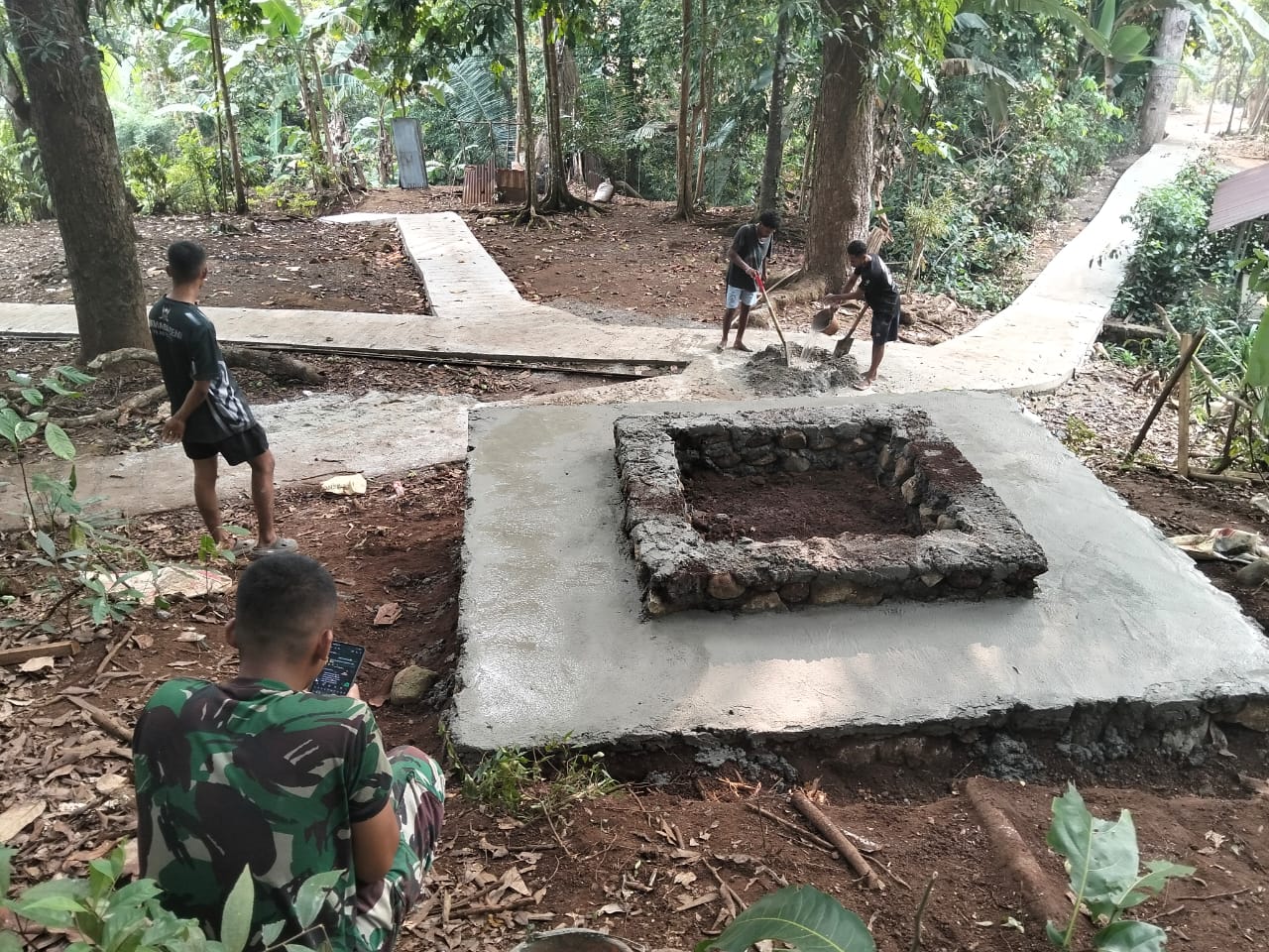 Pembangunan Masyarakat: Satgas TMMD Lanjutkan Bak Penampungan Air di Ambon