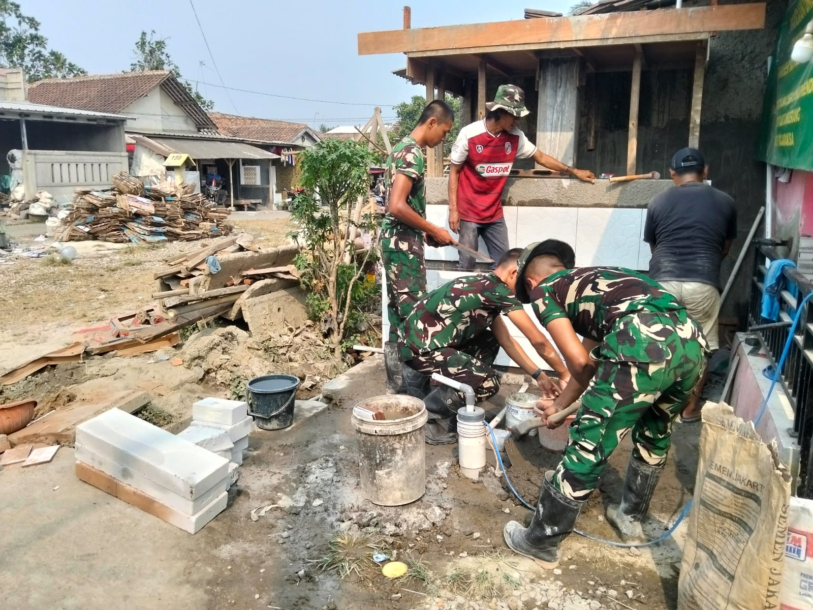 Pondasi Sarana Air Bersih Mulai Terbentuk, Satgas TMMD ke-130 Kodim 0510/Tigaraksa Terus Bekerja