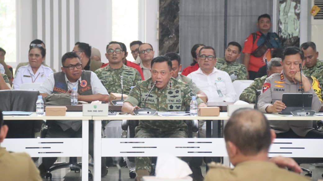 Kasad dan Kepala BNPB Amati Langsung Situasi Karhutla di Kalimantan Tengah