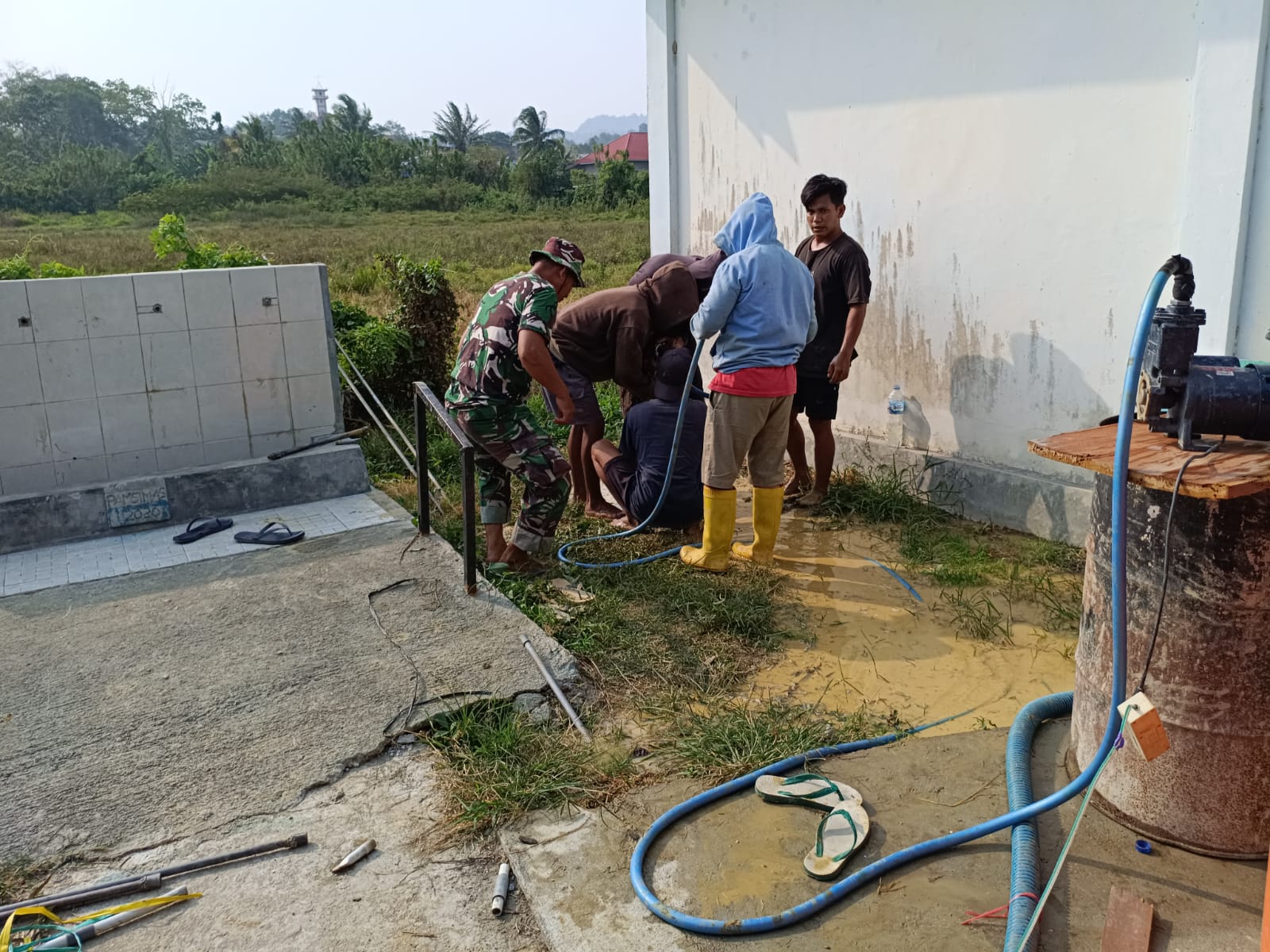 Pantang Menyerah, Satgas TMMD ke-130 Kodim 1307/Poso Terus Lanjutkan Pengerjaan Sumur Bor SDN 7 Pamona