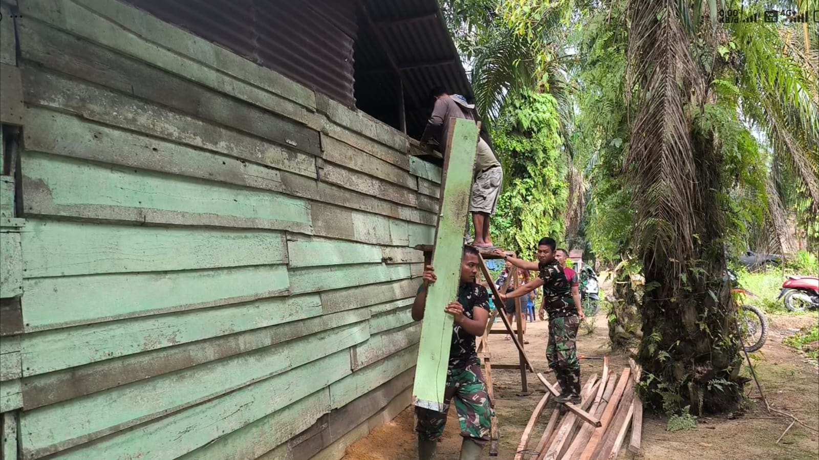 Pembongkaran Rumah Edi Harahap Jadi Awal Hadirnya Hunian Layak melalui TMMD ke-130