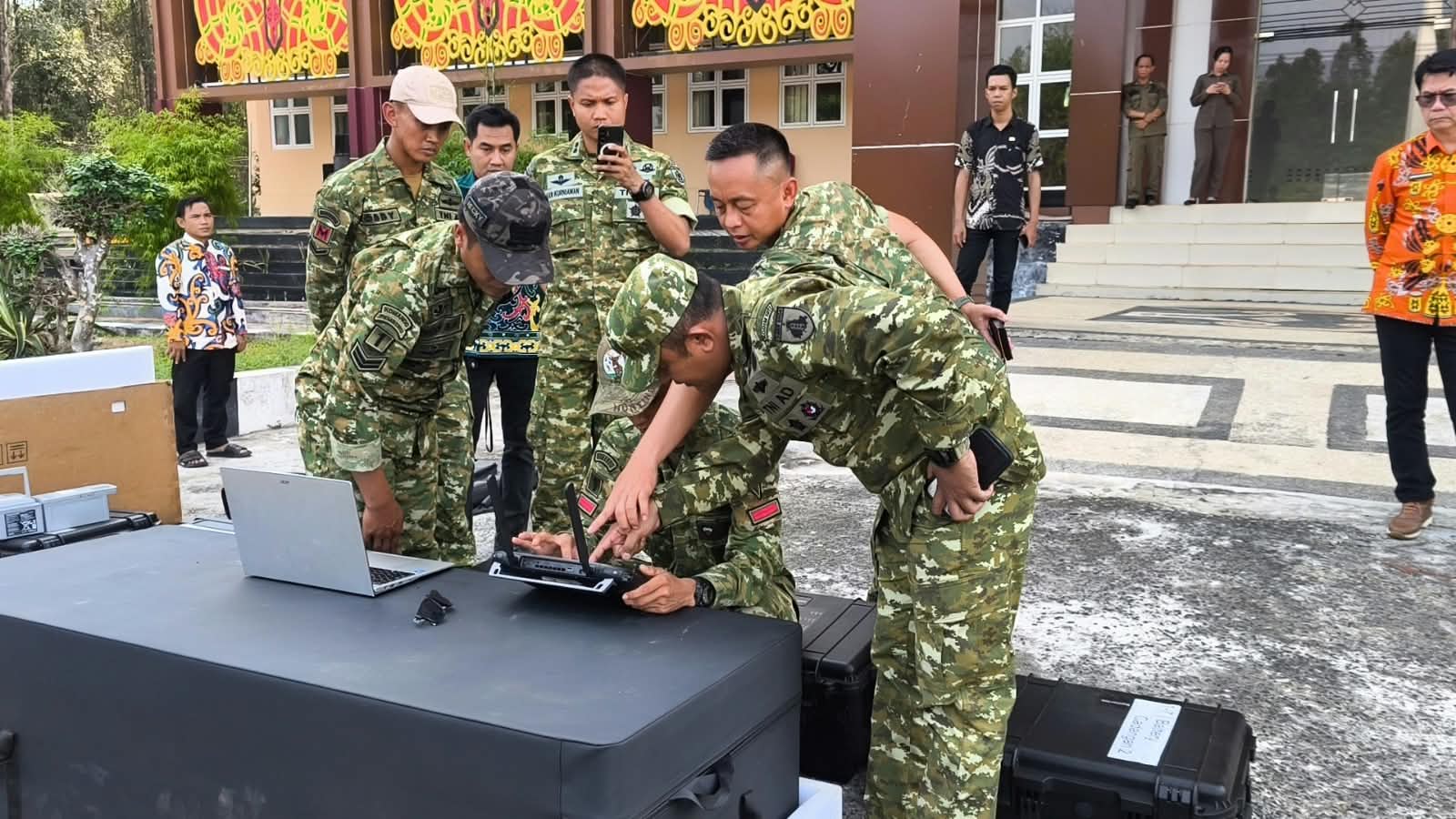 Sinergi TNI dalam Penanganan Kebakaran Hutan di Pulang Pisau