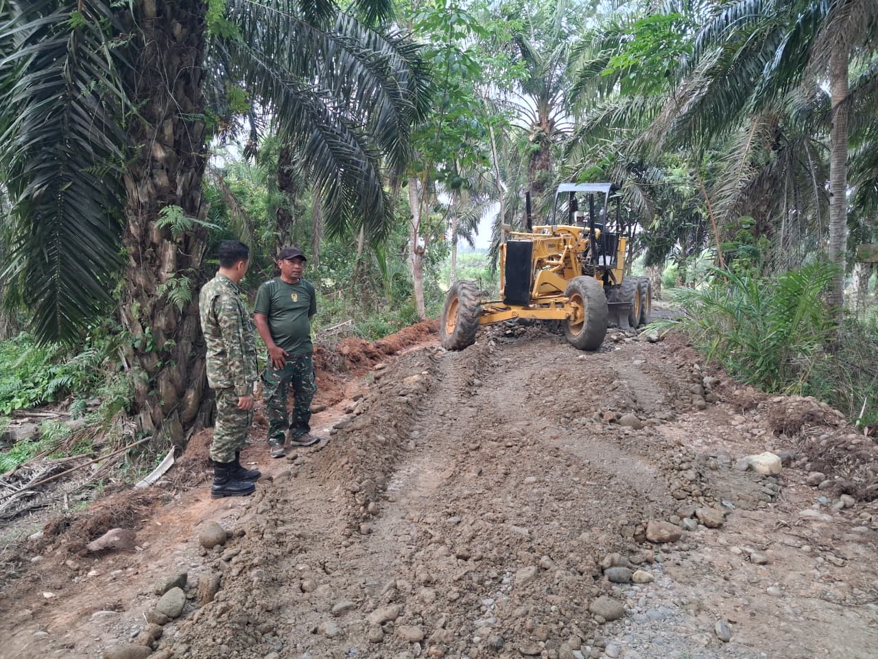 Masyarakat Ikut Awasi dan Tingkatkan Kualitas Pembangunan Jalan TMMD ke-130