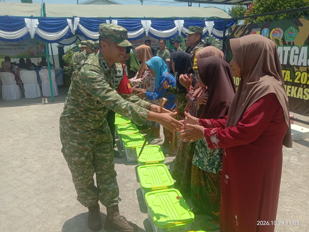 Kemanunggalan TNI dan Masyarakat dalam Pelaksanaan TMMD Ke-130