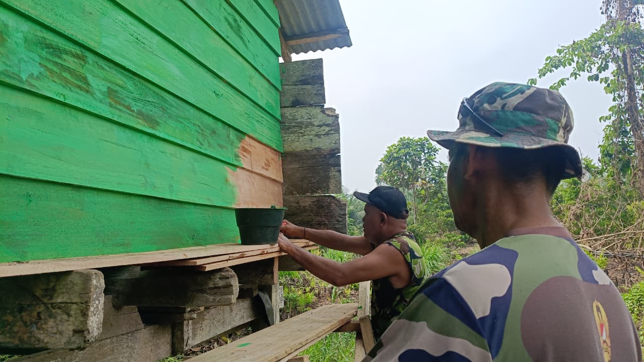 Keseriusan Satgas TMMD Palopo dalam Renovasi Rumah Ibu Iren Menuju Penyelesaian Keseriusan Satgas TMMD Palopo dalam Renovasi Rumah Ibu Iren Menuju Penyelesaian