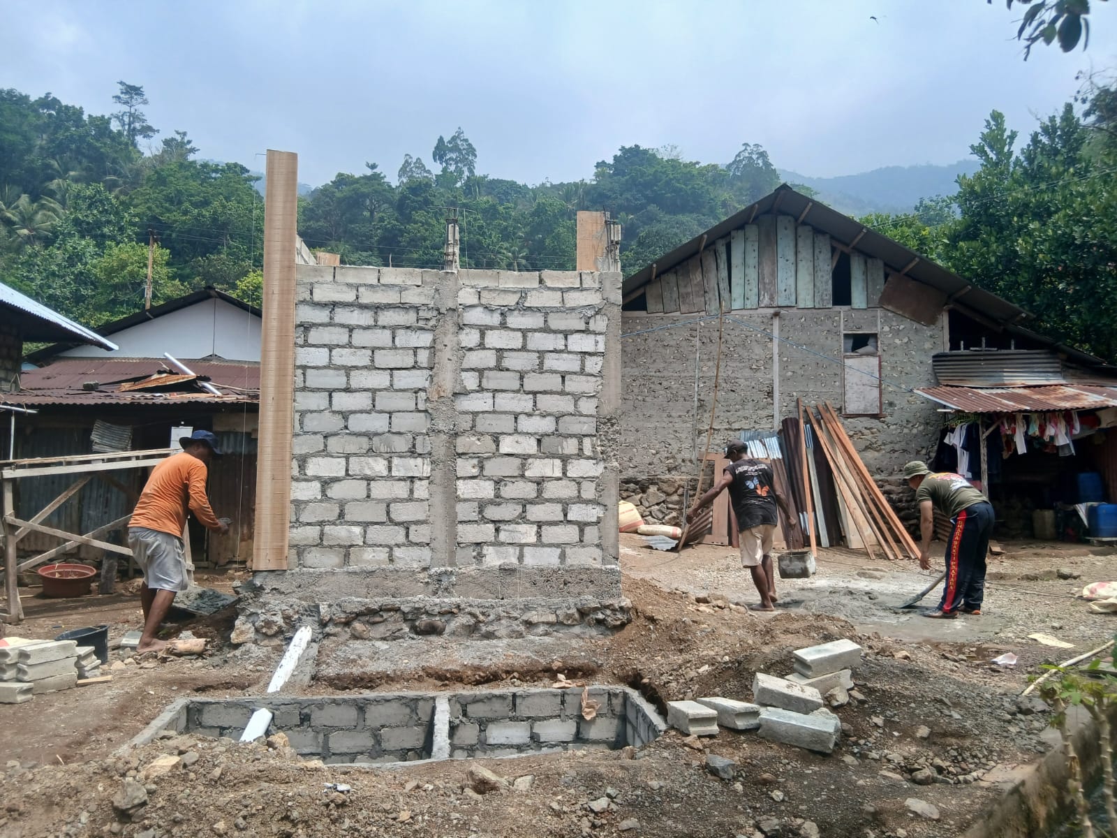 Pembangunan MCK di Ambon Digenjot oleh Satgas TMMD demi Kesehatan Masyarakat