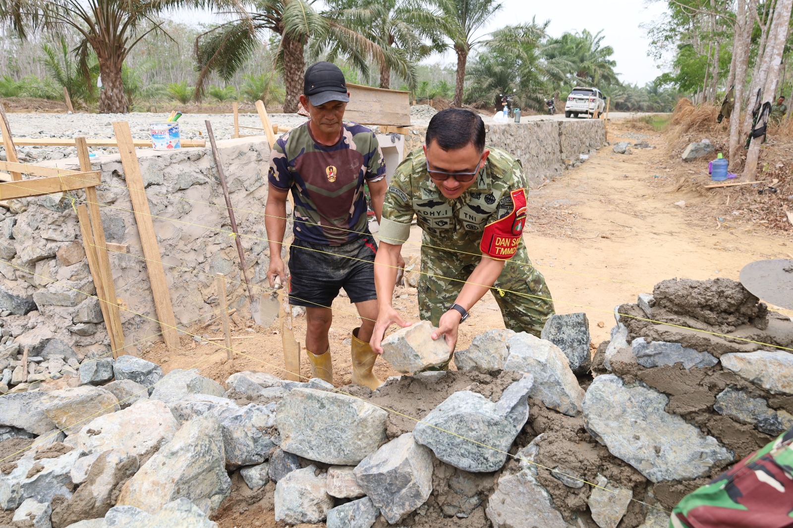 Dansatgas TMMD ke-130 Cek Progres Pembangunan Siring di Karang Rejo