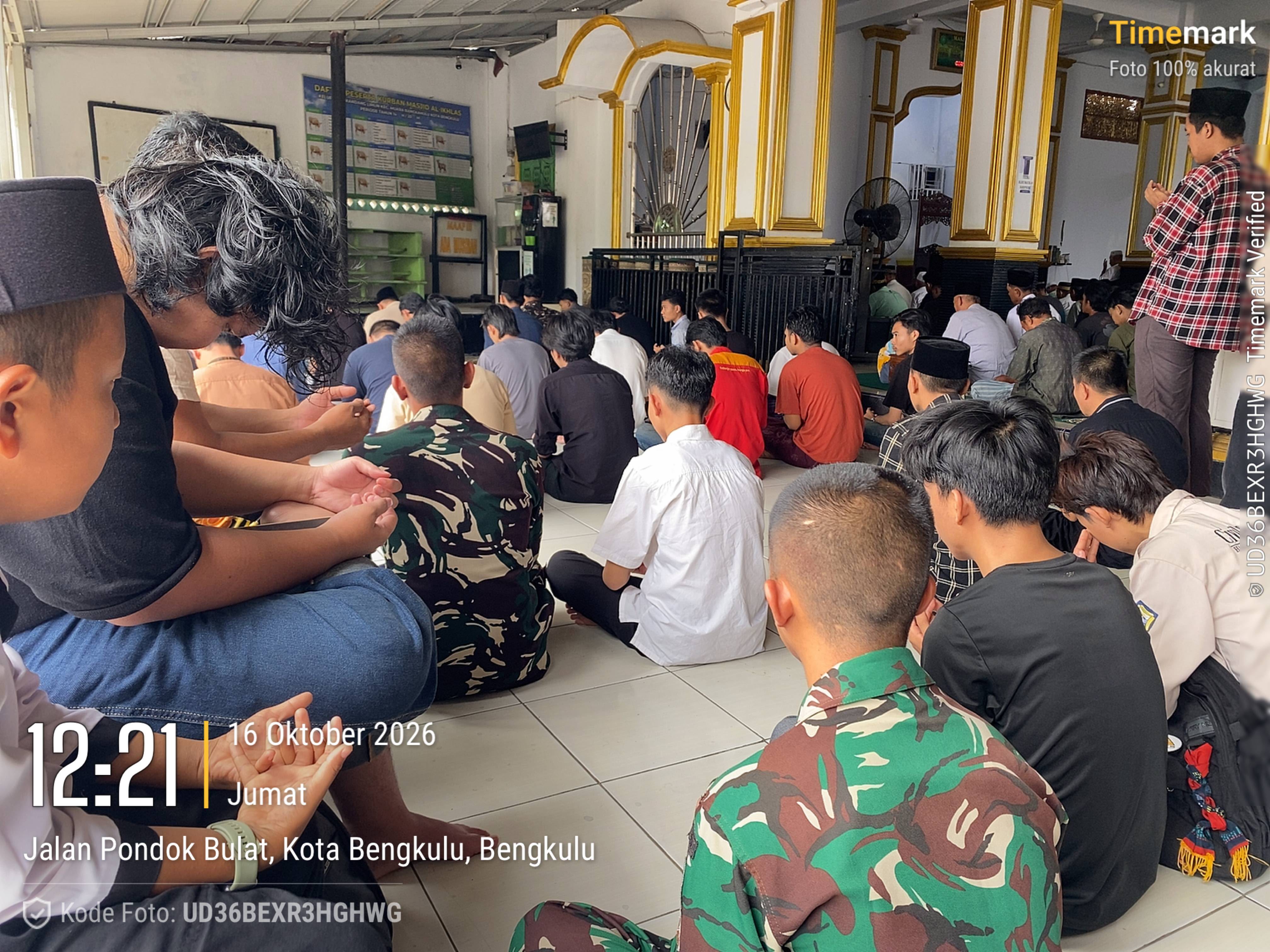 Bukan Hanya Bangun Jalan, Satgas TMMD ke-130 Ikut Makmurkan Masjid di Kandang Limun