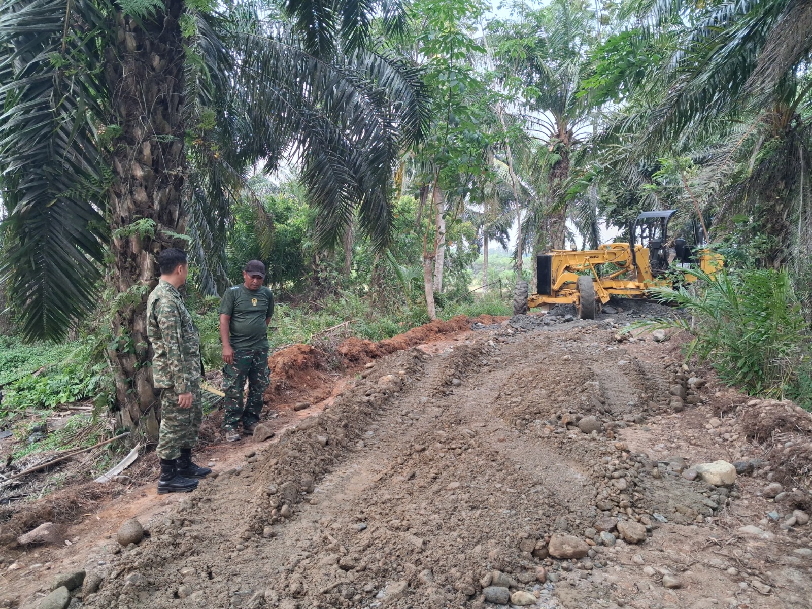 Dua Alat Berat Dikerahkan untuk Percepatan Proyek Jalan TMMD di Bengkulu