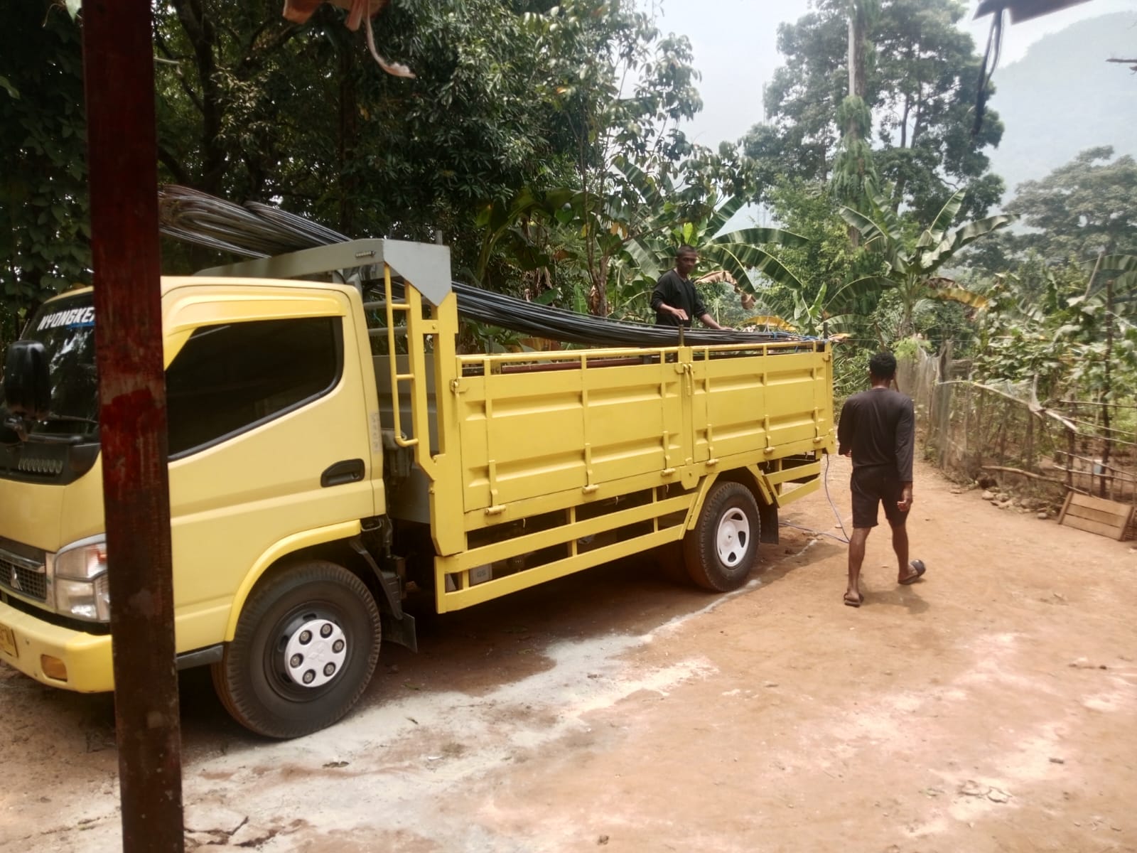 Kerjasama TNI dan Masyarakat Mempercepat TMMD ke-130 di Ambon