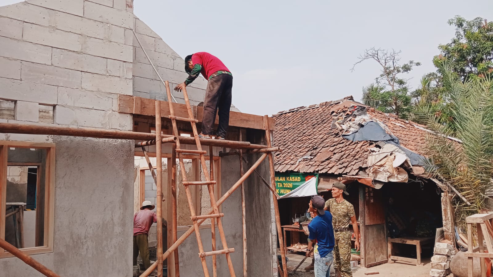 Satgas TMMD ke-130 Akselerasi Renovasi Rumah Ibu Misti di Kecamatan Jayanti