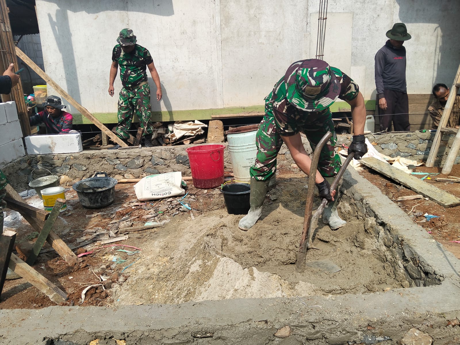 Kesempatan Membangun Rumah yang Layak untuk Ibu Rumdayah