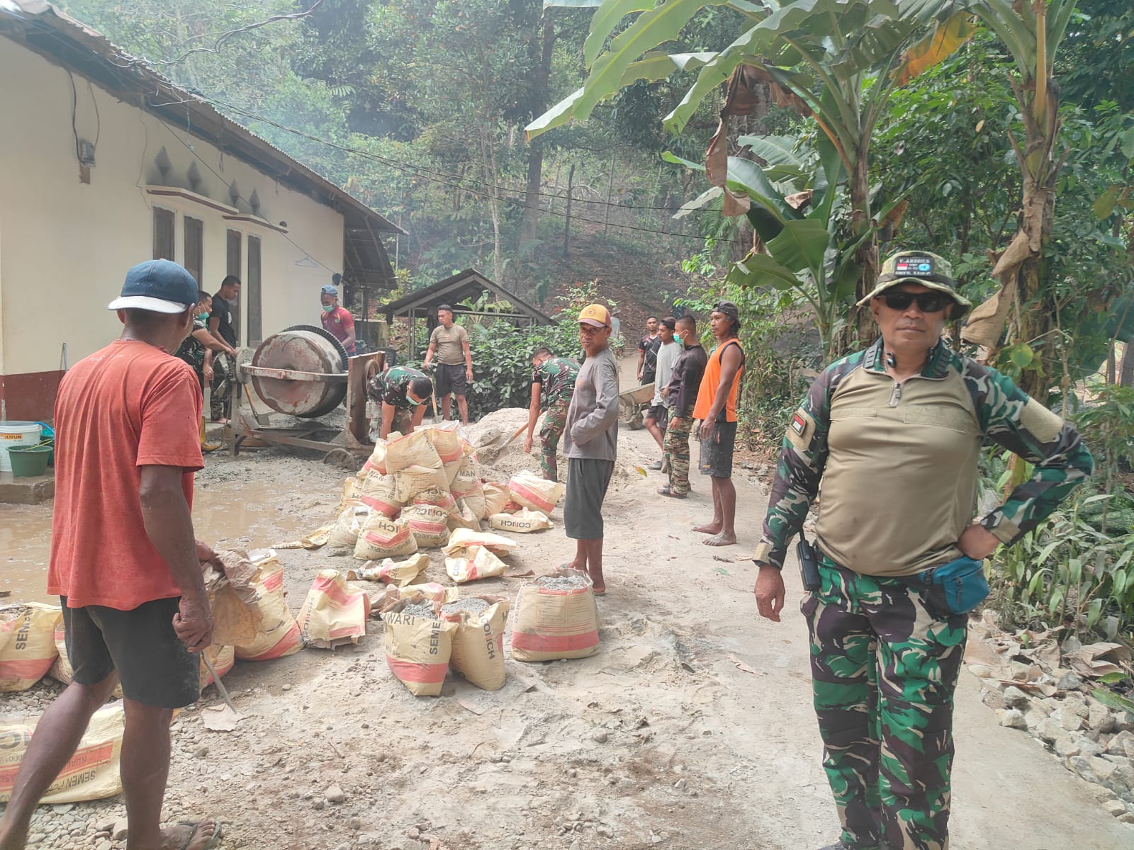 Kegiatan TMMD di Nusaniwe: Membangun Infrastuktur dan Sosialisasi