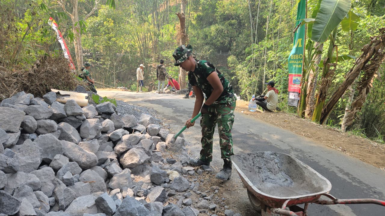 Satgas TMMD ke-130 TNI Percepat Proyek Dinding Penahan untuk Desa Taji
