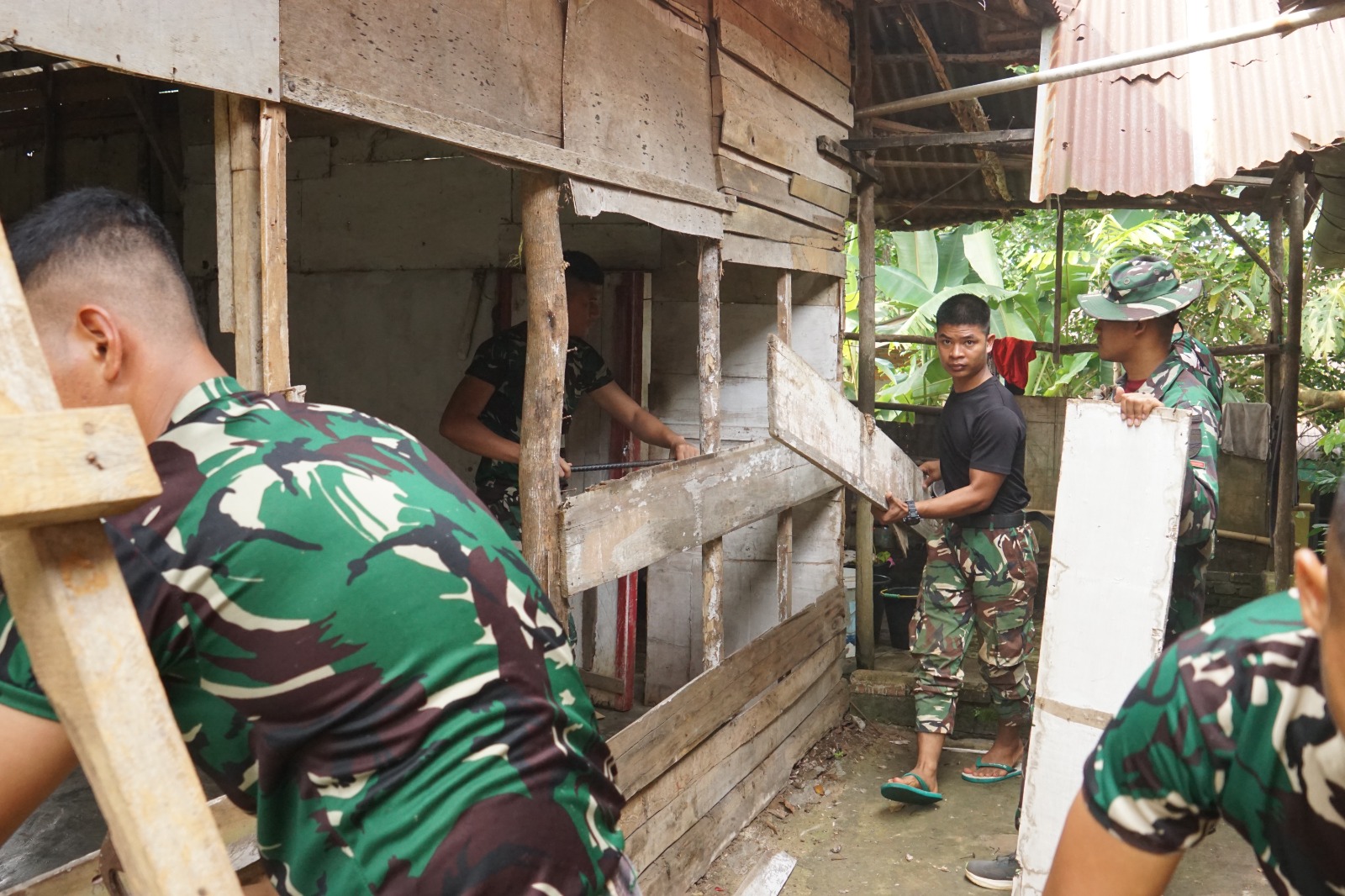 Proyek Renovasi RTLH TMMD ke-130: Kolaborasi Warga dan TNI di Bengkulu