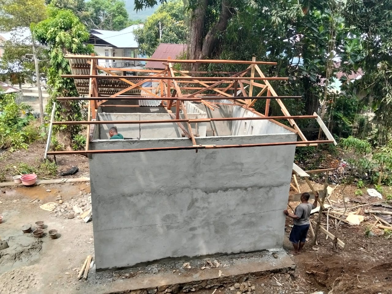 Pembangunan RTLH Ferdinan Gomies oleh Satgas TMMD Kodim 1504/Ambon Mencapai Progres 70 Persen
