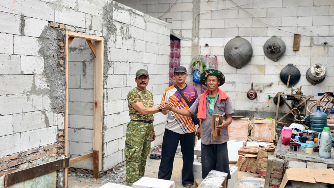 Warga Kampung Kunir Dapat Bantuan Perbaikan Rumah dari TMMD Ke-130