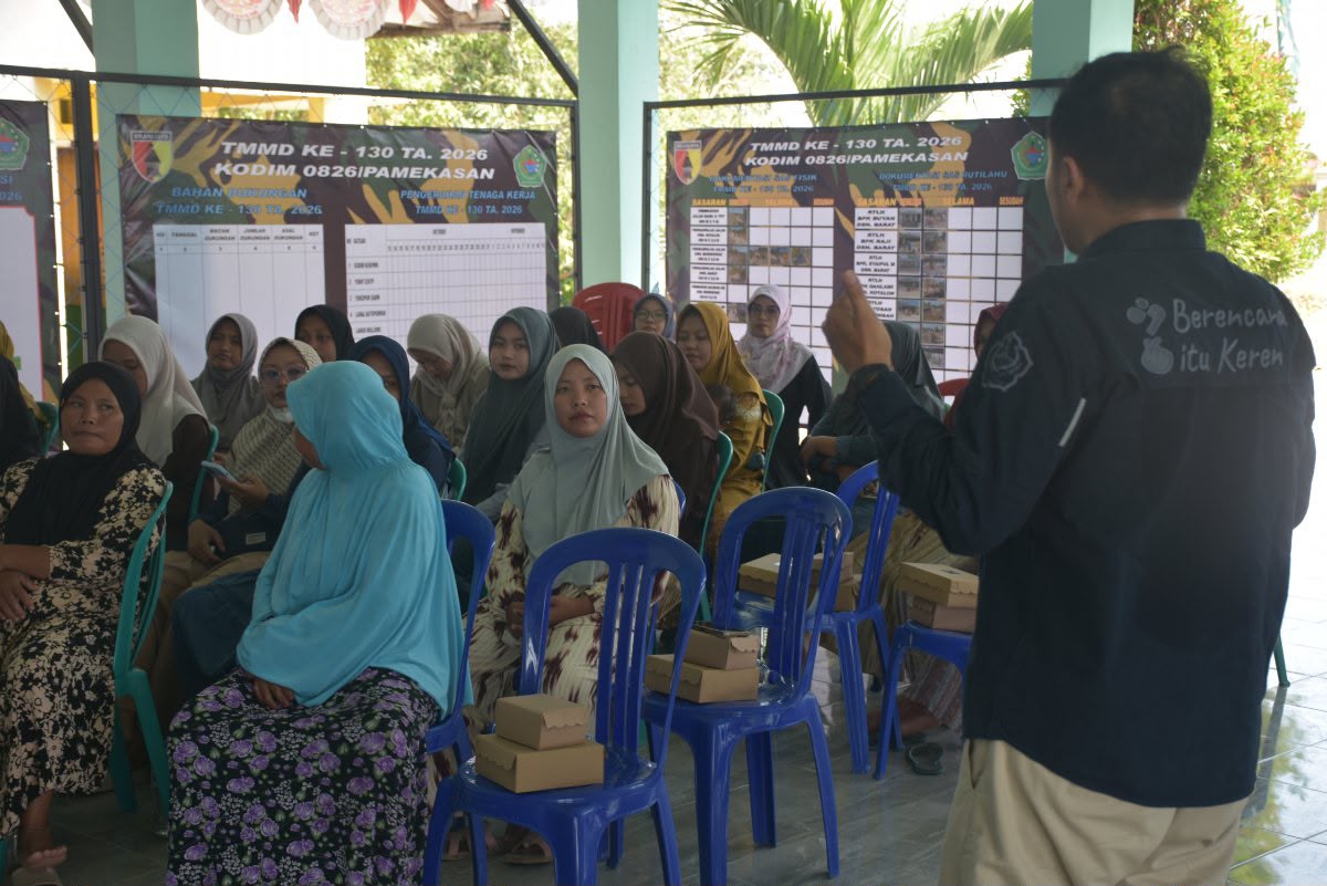 Sosialisasi Kesehatan di TMMD ke-130: Fokus pada Imunisasi di Pamekasan