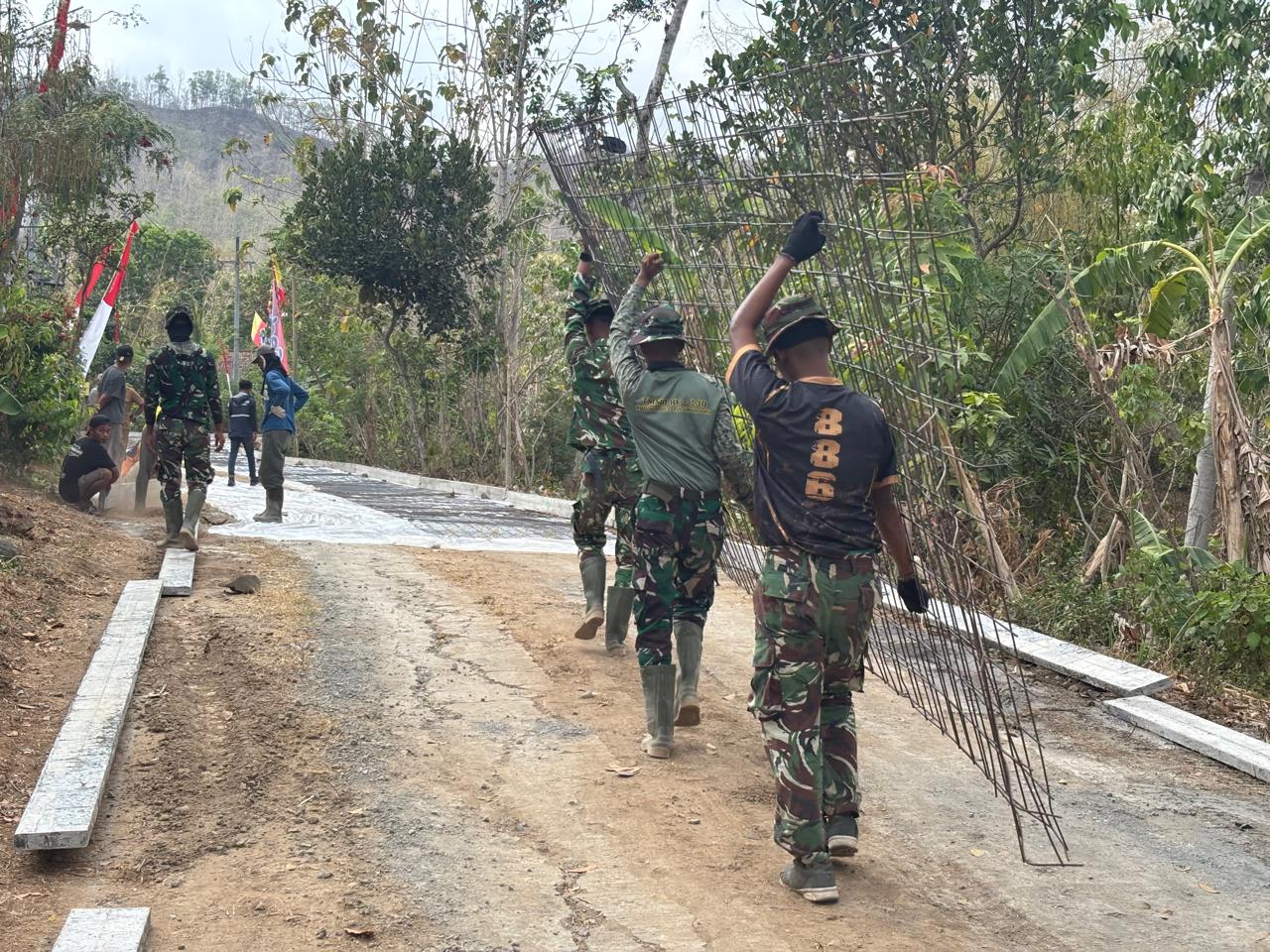 Penguatan Struktur Jalan Betonnya, Satgas TMMD ke-130 Kodim Tulungagung Lakukan Pemasangan Wiremesh — Edisi 2 21 Okt 2026