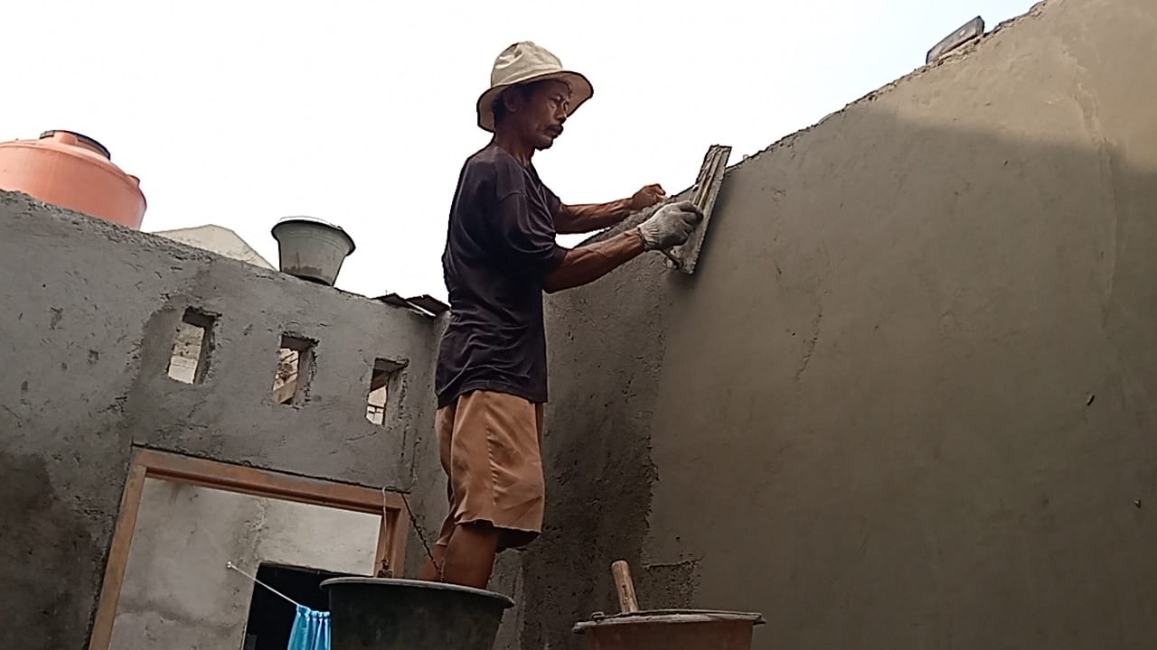 Progres Pembangunan RTLH Ibu Misti, Rangka Atap Baja Ringan Dikerjakan Progres Pembangunan RTLH Ibu Misti, Rangka Atap Baja Ringan Dikerjakan