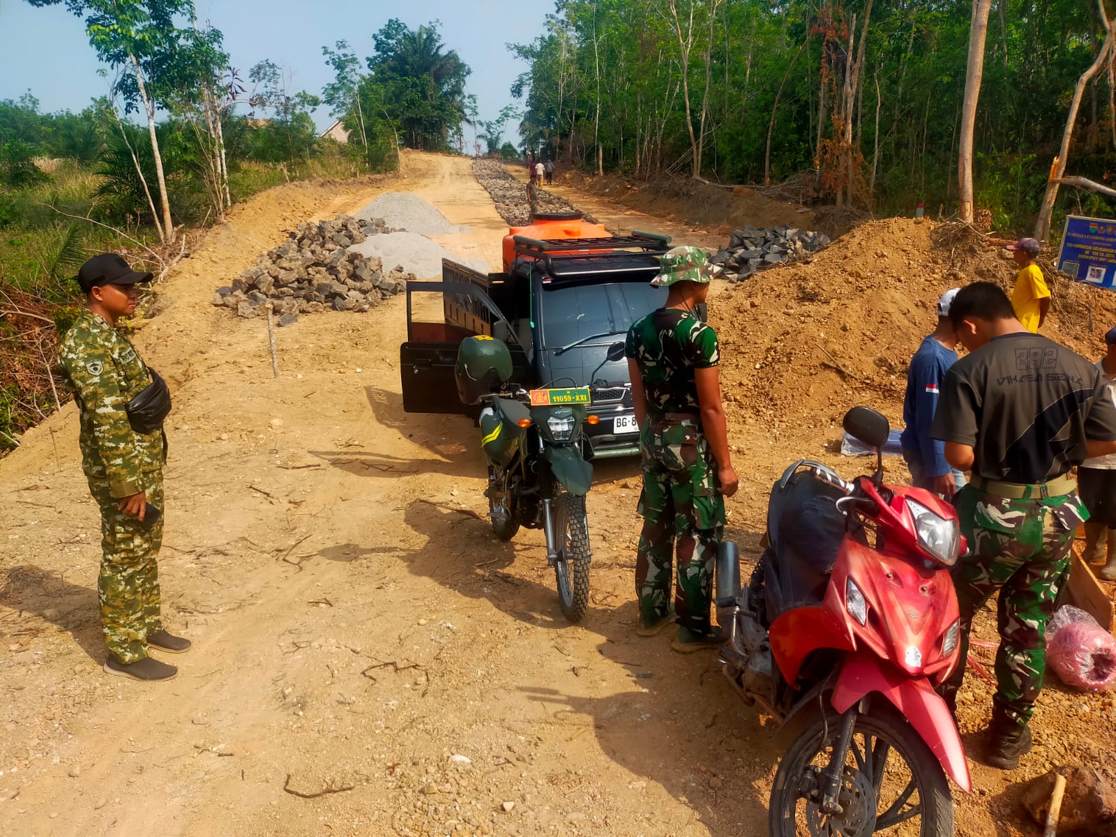 Satgas TMMD Ke-130 Percepat Proyek Jalan Desa untuk Maju bersama Masyarakat