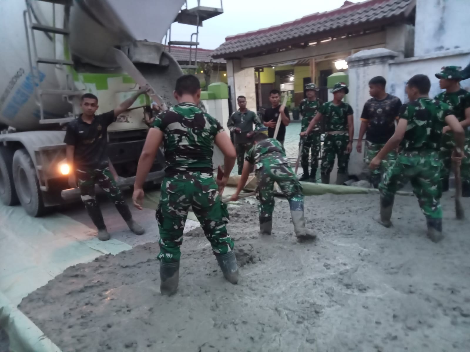 Pemda dan TNI Bersinergi dalam TMMD ke-130 untuk Kesejahteraan Wangsa Desa Sumur Bandung