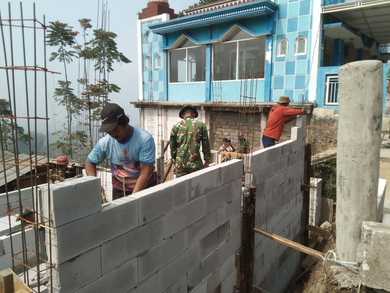 Peran TNI dalam Membangun Infrastruktur Melalui TMMD ke-130 di Malang Peran TNI dalam Membangun Infrastruktur Melalui TMMD ke-130 di Malang